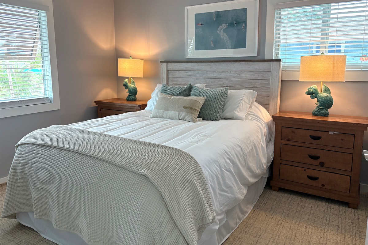 Vista (upper unit) Bedroom 1 Queen