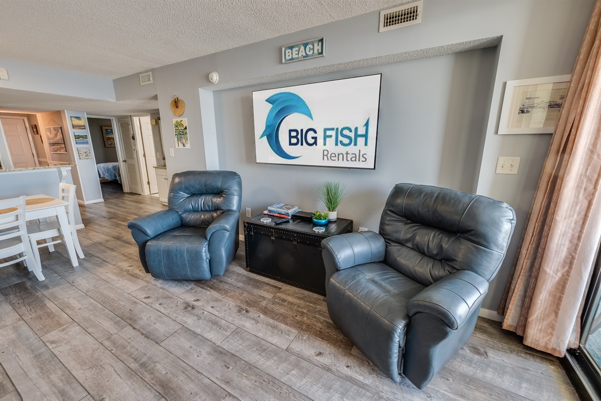 Living Room with Stunning Views🌊☀️