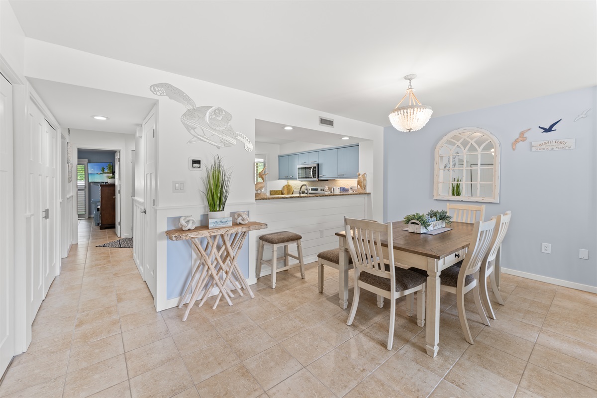 Dining Area with seating for 6