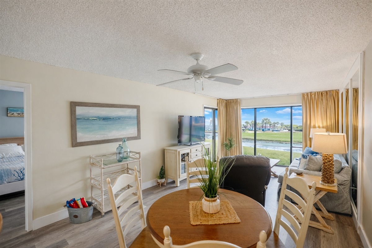 iving area with smart TV and golf course view