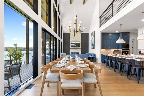 Main level dinning with lake views