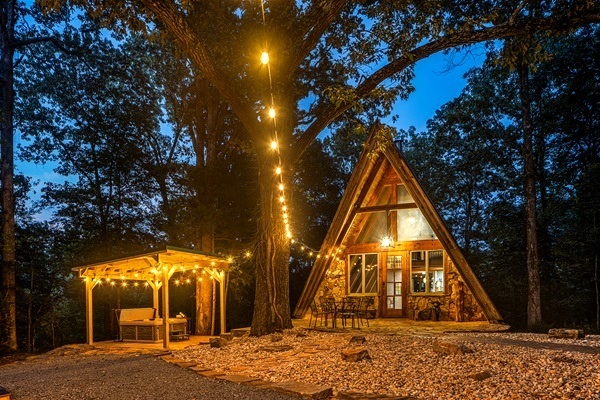 Twinkle lights + cozy cabin glow = nighttime fairytale vibes.