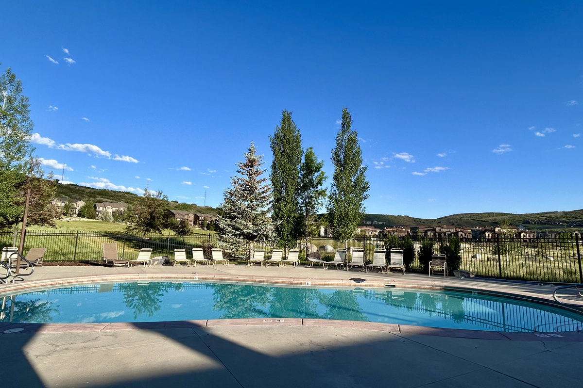 Community Amenities - Seasonal Pool
