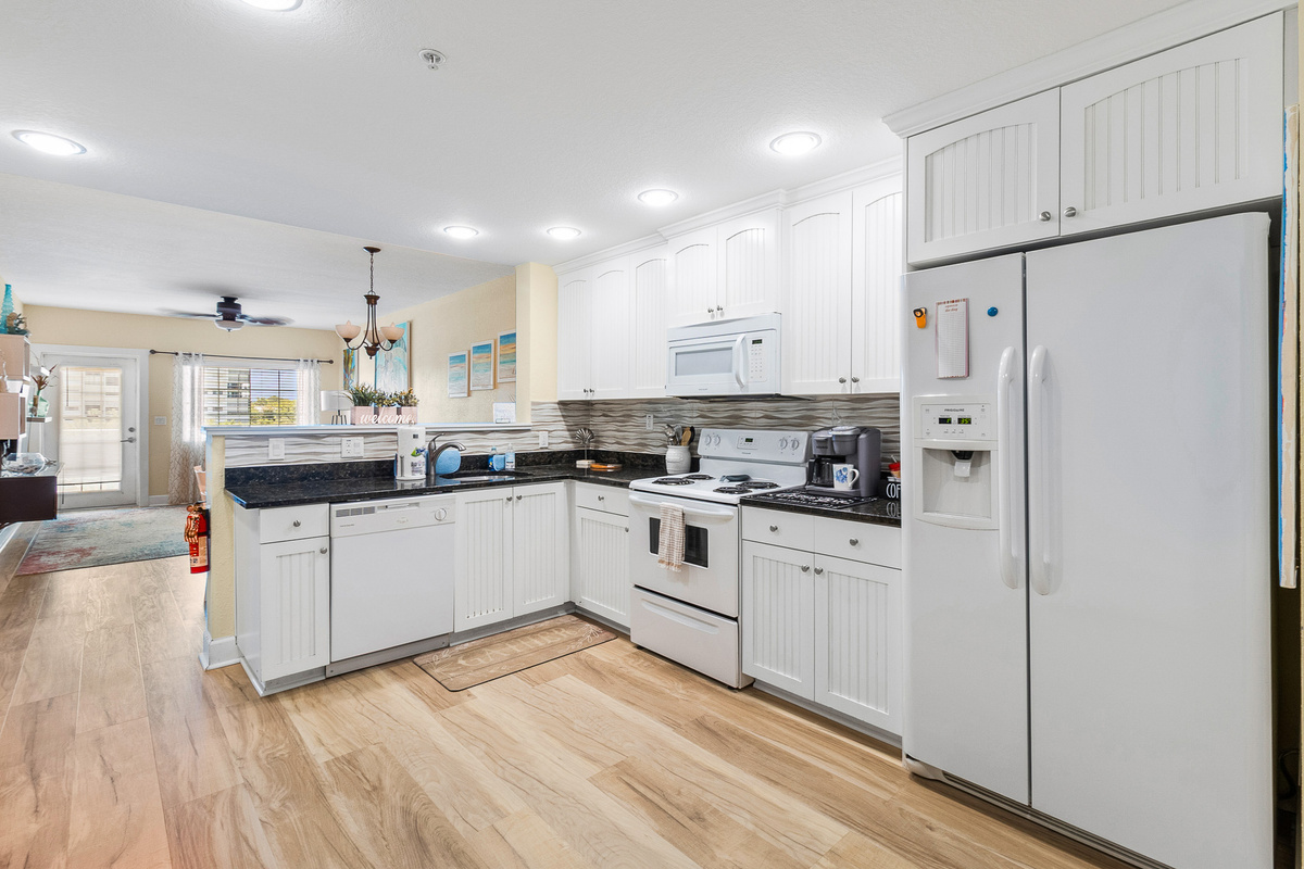 Kitchen, fully stocked with cooking/eating/drinking utensils.