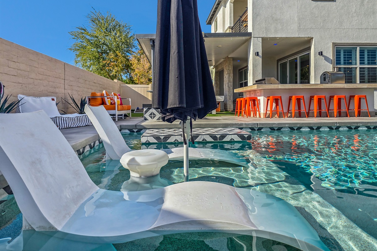 Your sunny desert getaway awaits!