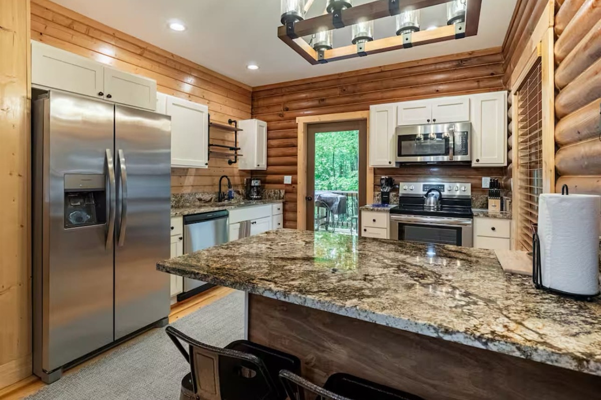 Updated and modern kitchen with everything you need