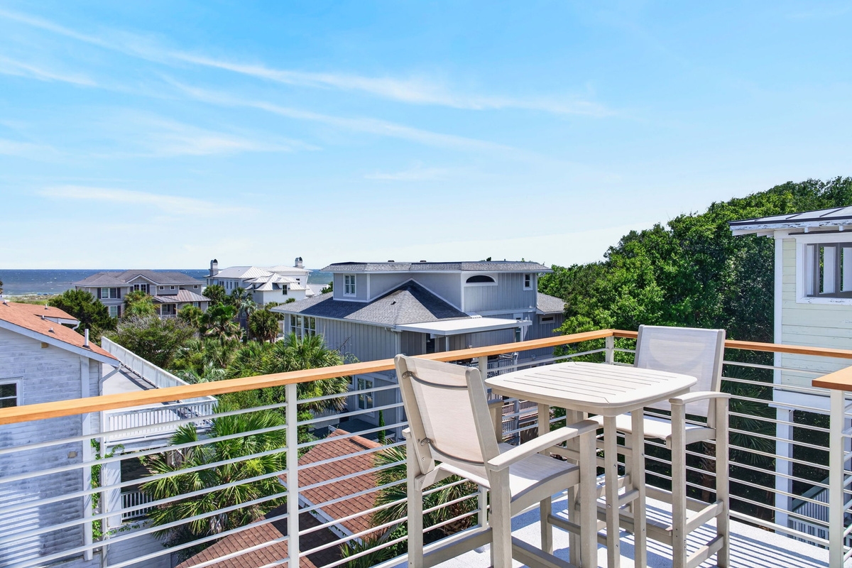 Rooftop deck | Tahanan Palms | 3 38th Ave | IOP Escapes
