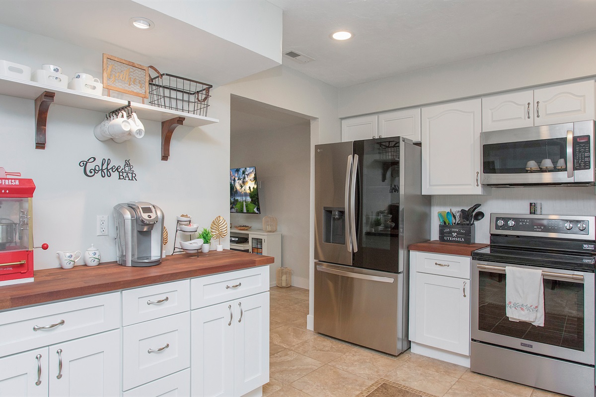 Large kitchen with all you need