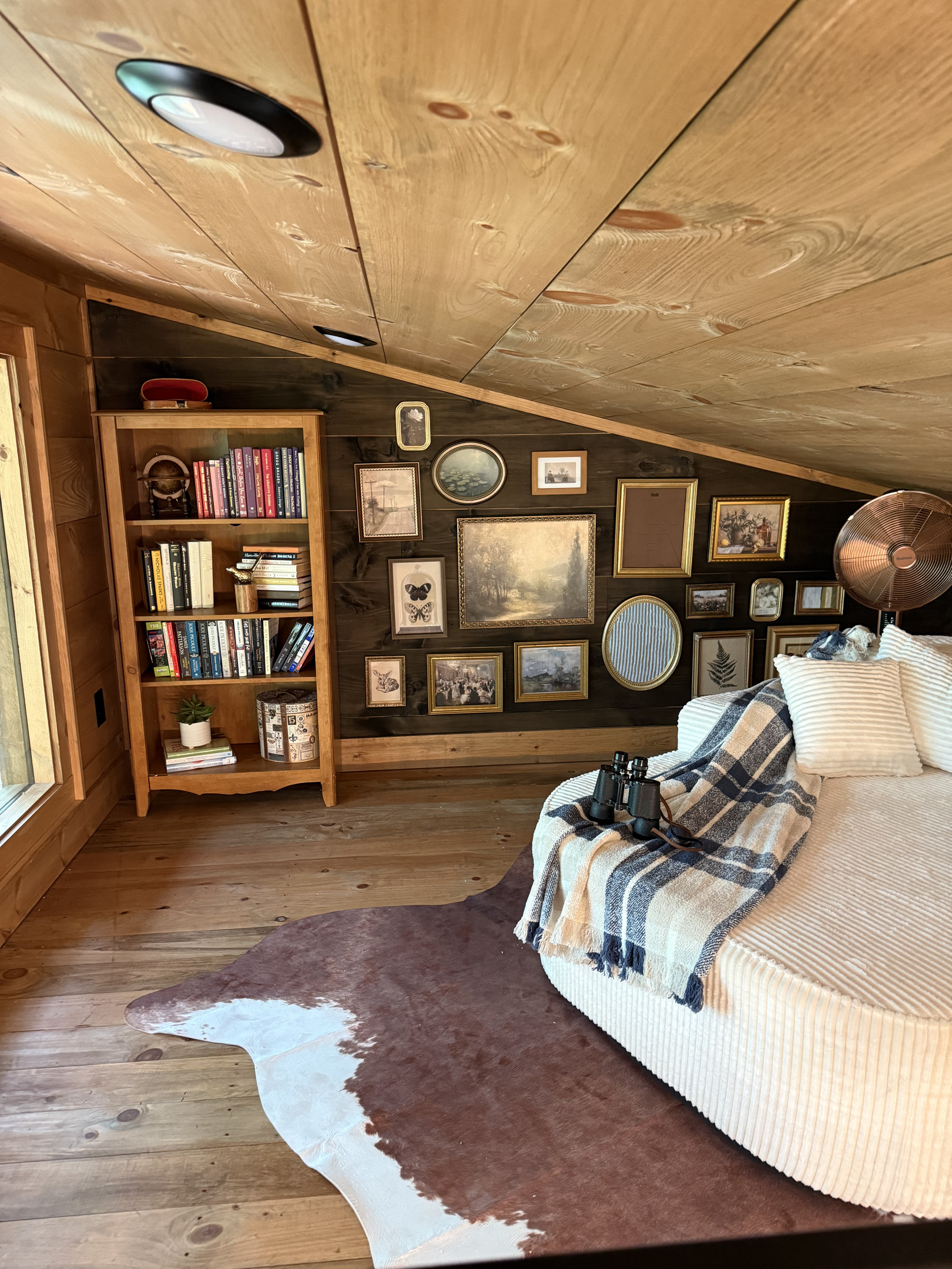 Art gallery, reading loft, birding