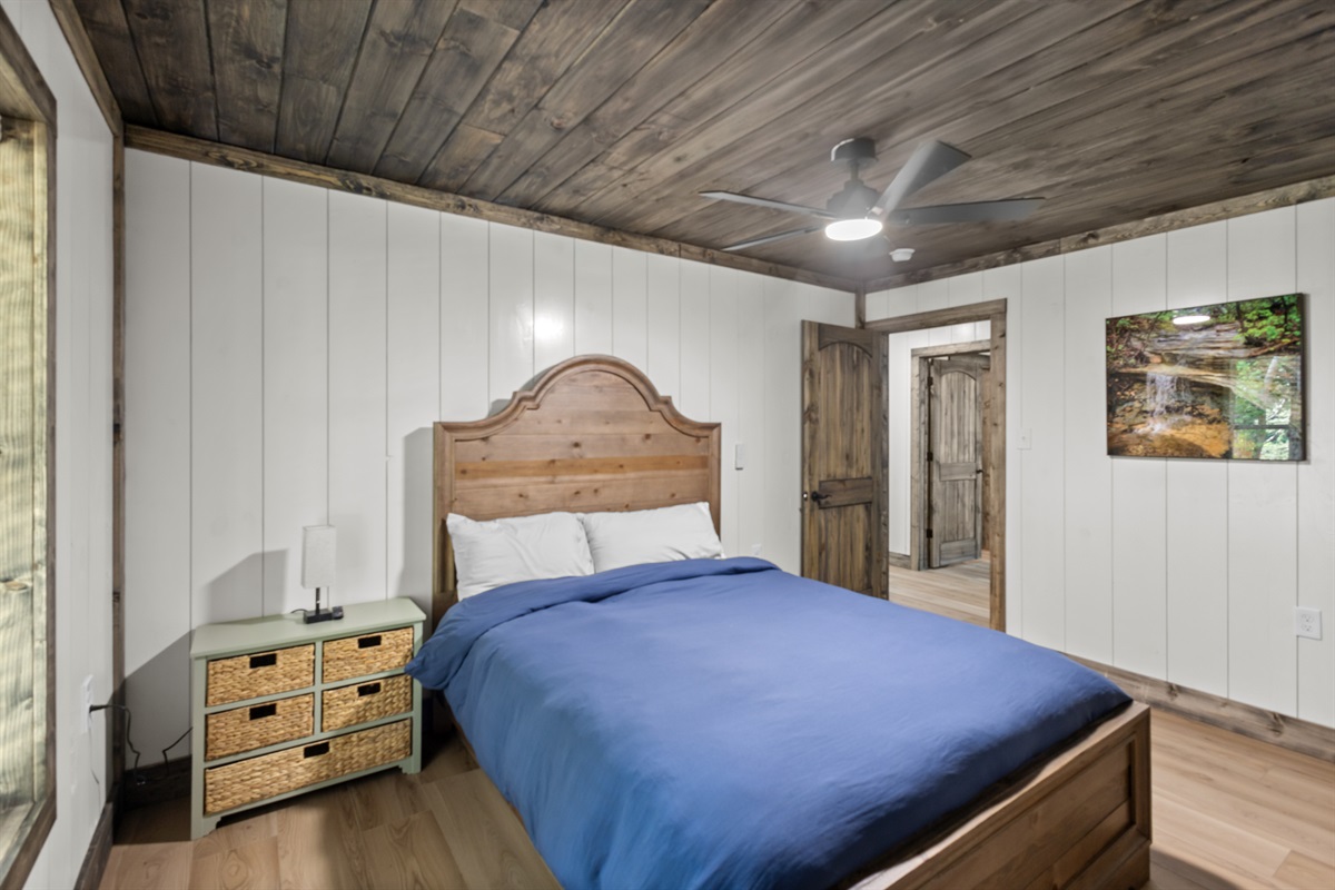 Bedroom with Queen Bed