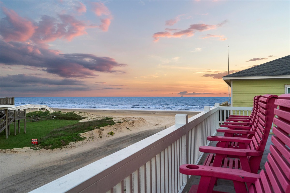 dcc6e88c46c048a198683f51a989ee32 Large | Beachhouse | Texas | TX | Vacation Homes | Galveston | Crystal Beach | Kokomo | Breezy Days | Beachfront Elegance | Sunrise Serenity | Southern Sands Property Management, LLC