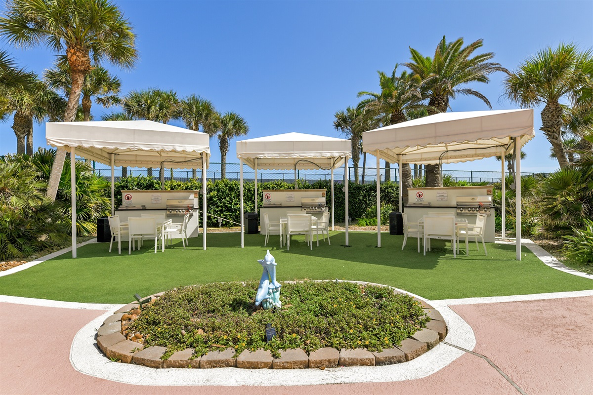Private grill cabanas for rent. Free community grills also available.