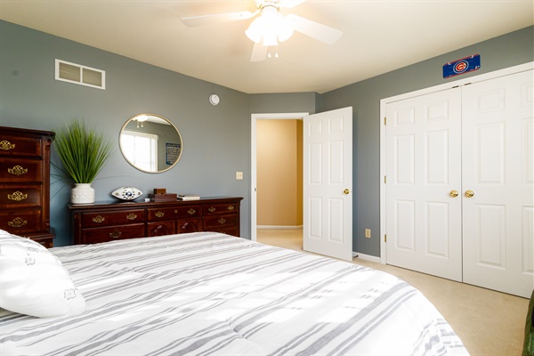 Queen Bedroom 