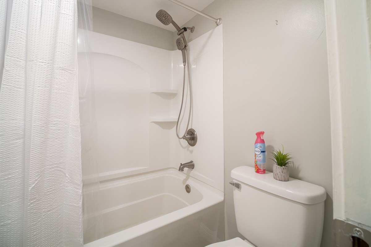 2nd Bathroom with Shower Tub