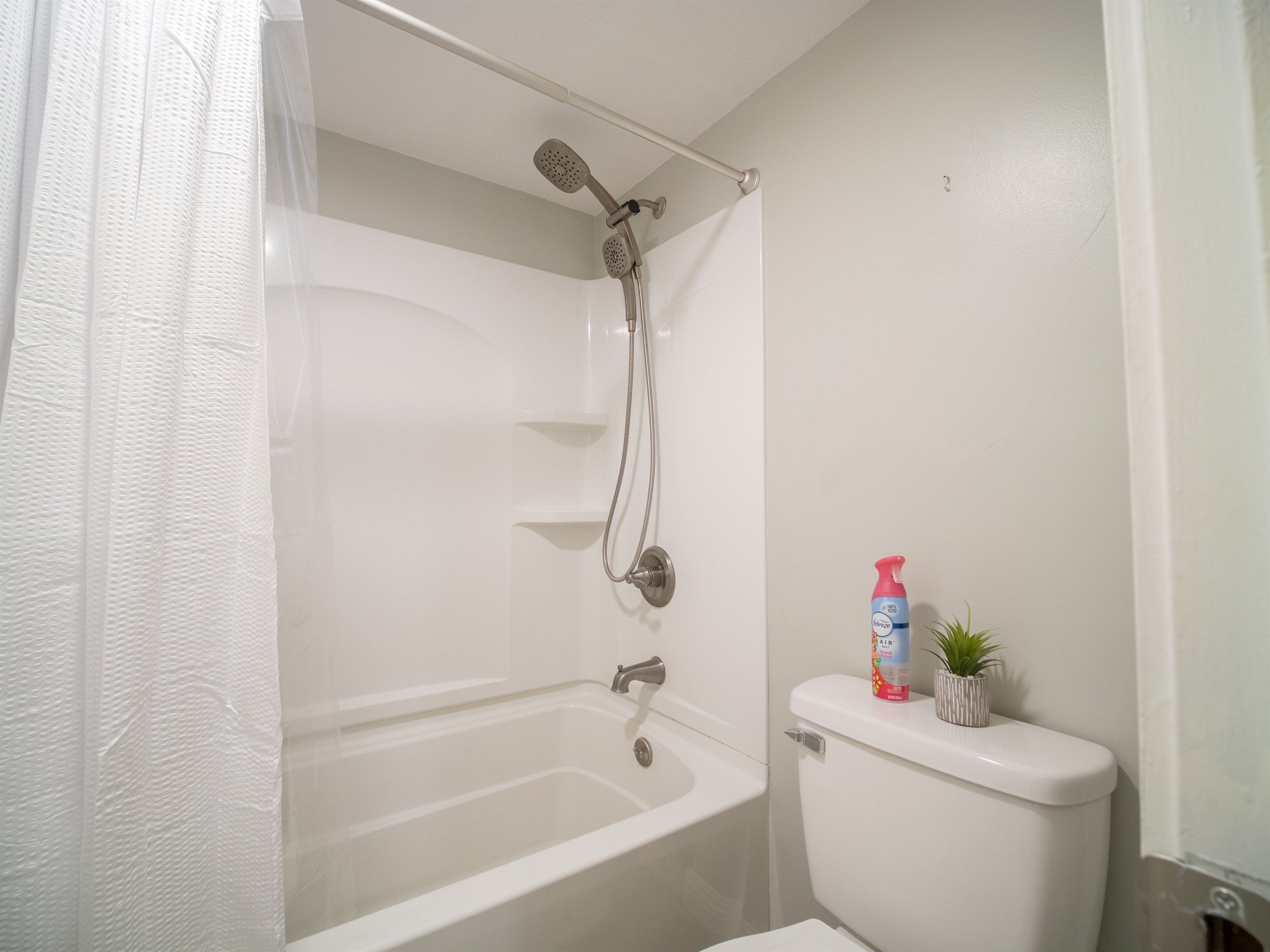 2nd Bathroom with Shower Tub