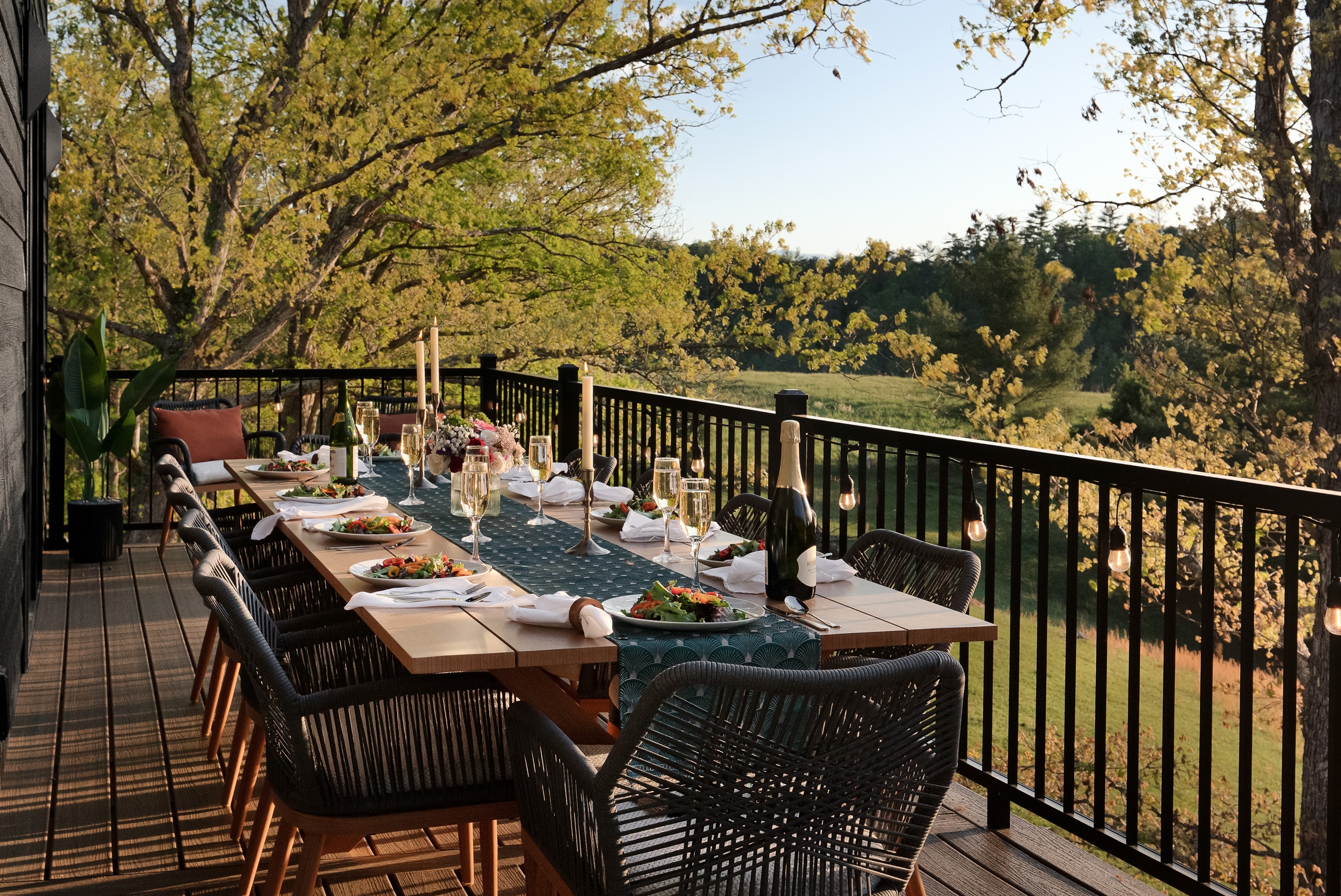 {Al Fresco Dining} Share long dinners, mountain sunsets, and conversations that linger well past dessert. The outdoor dining set for 12+ was made for gathering together in the fresh mountain air.