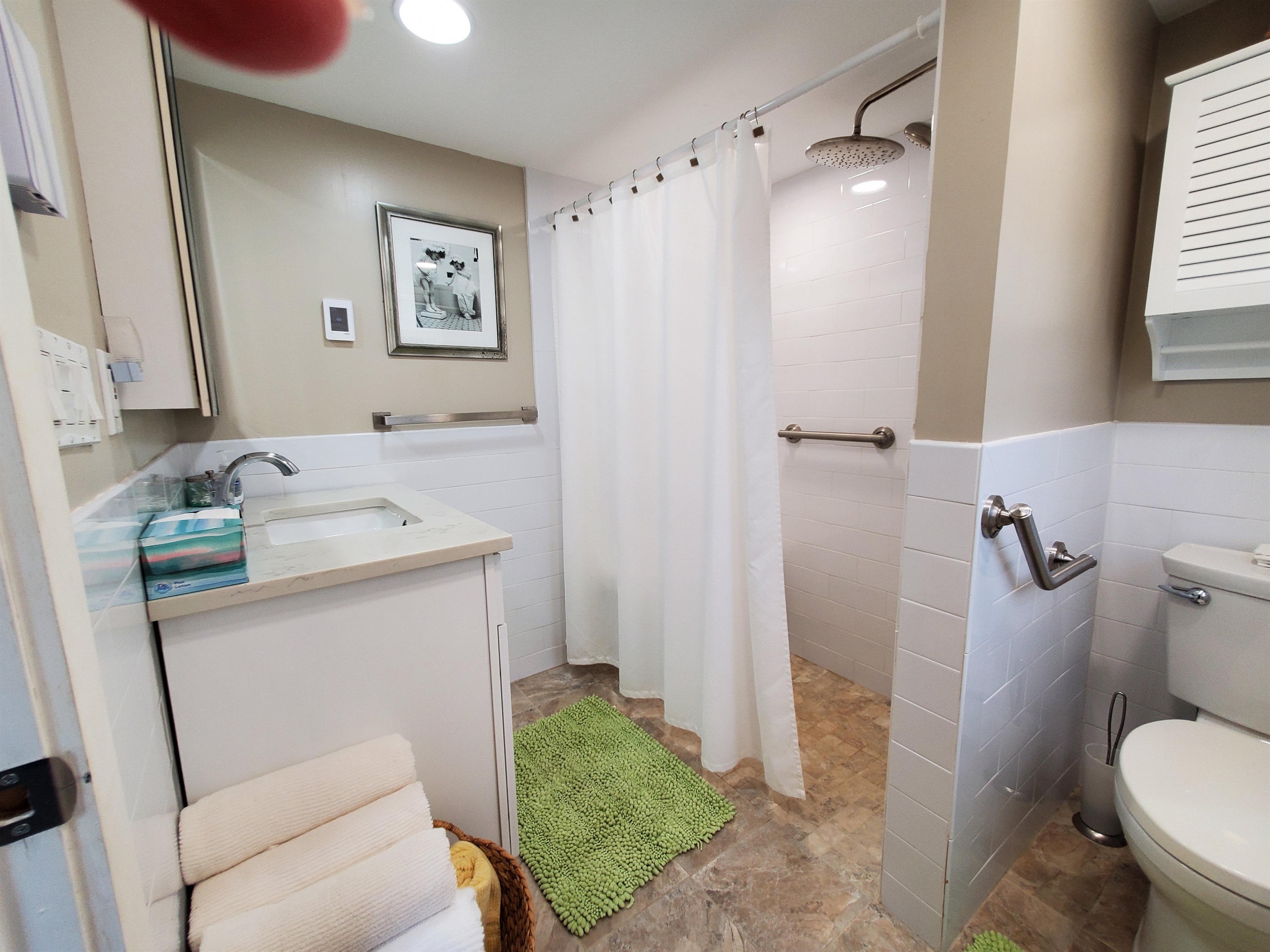 Awesome bath on 1st floor