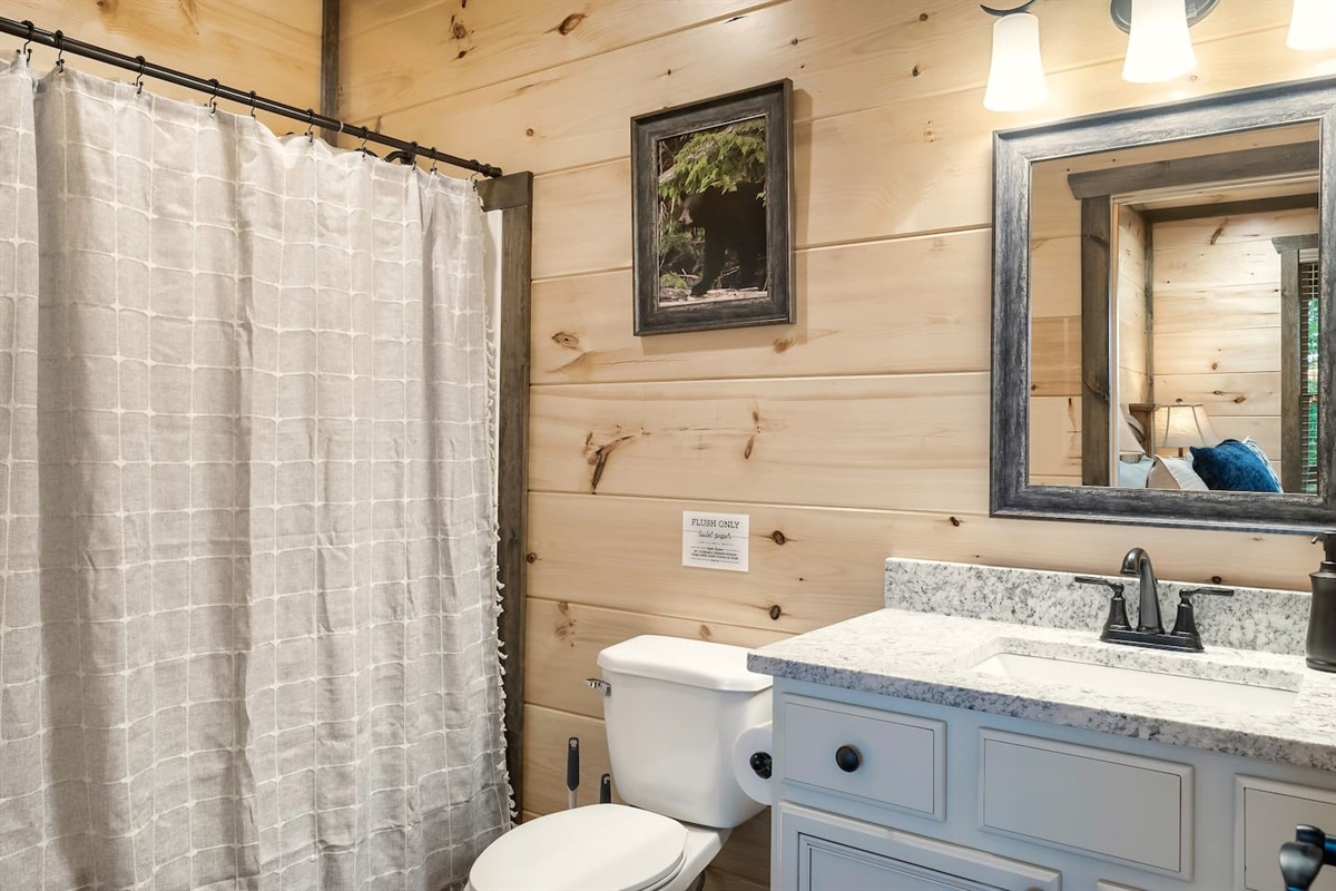 Upstairs ensuite full bathroom