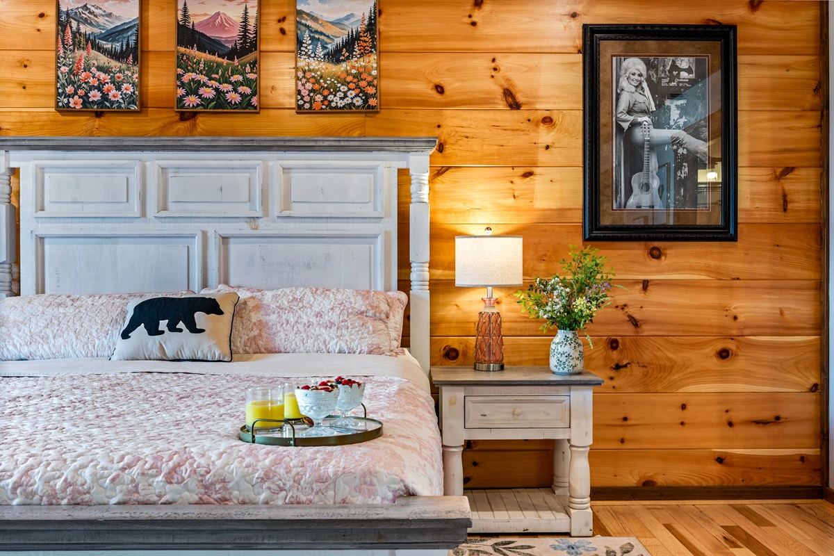 Top Level Dolly Parton King room