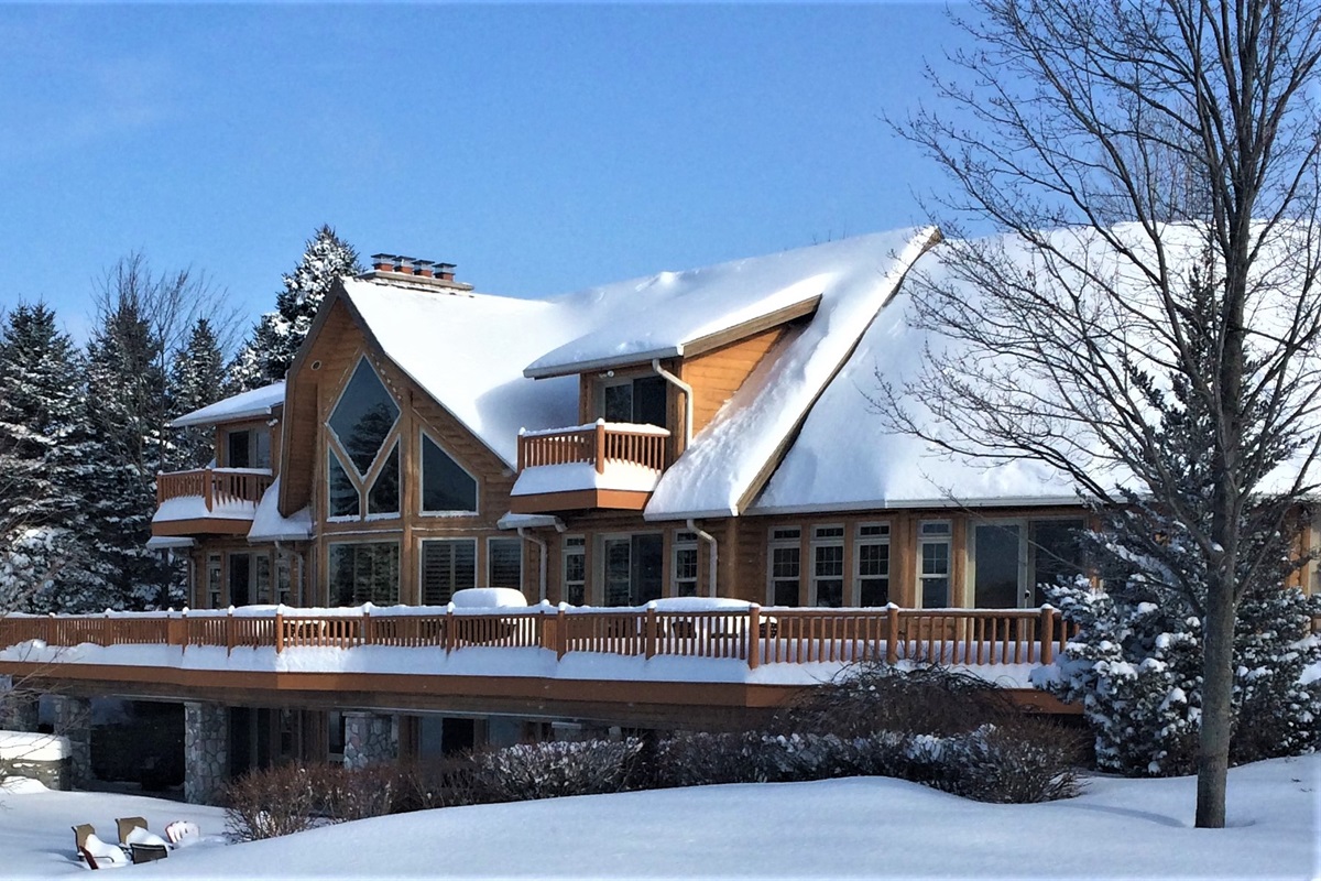 The San Angelo Lodge sleeps 24 with 21 beds, 6 bedrooms, 5 bathrooms and 10,000 total square feet