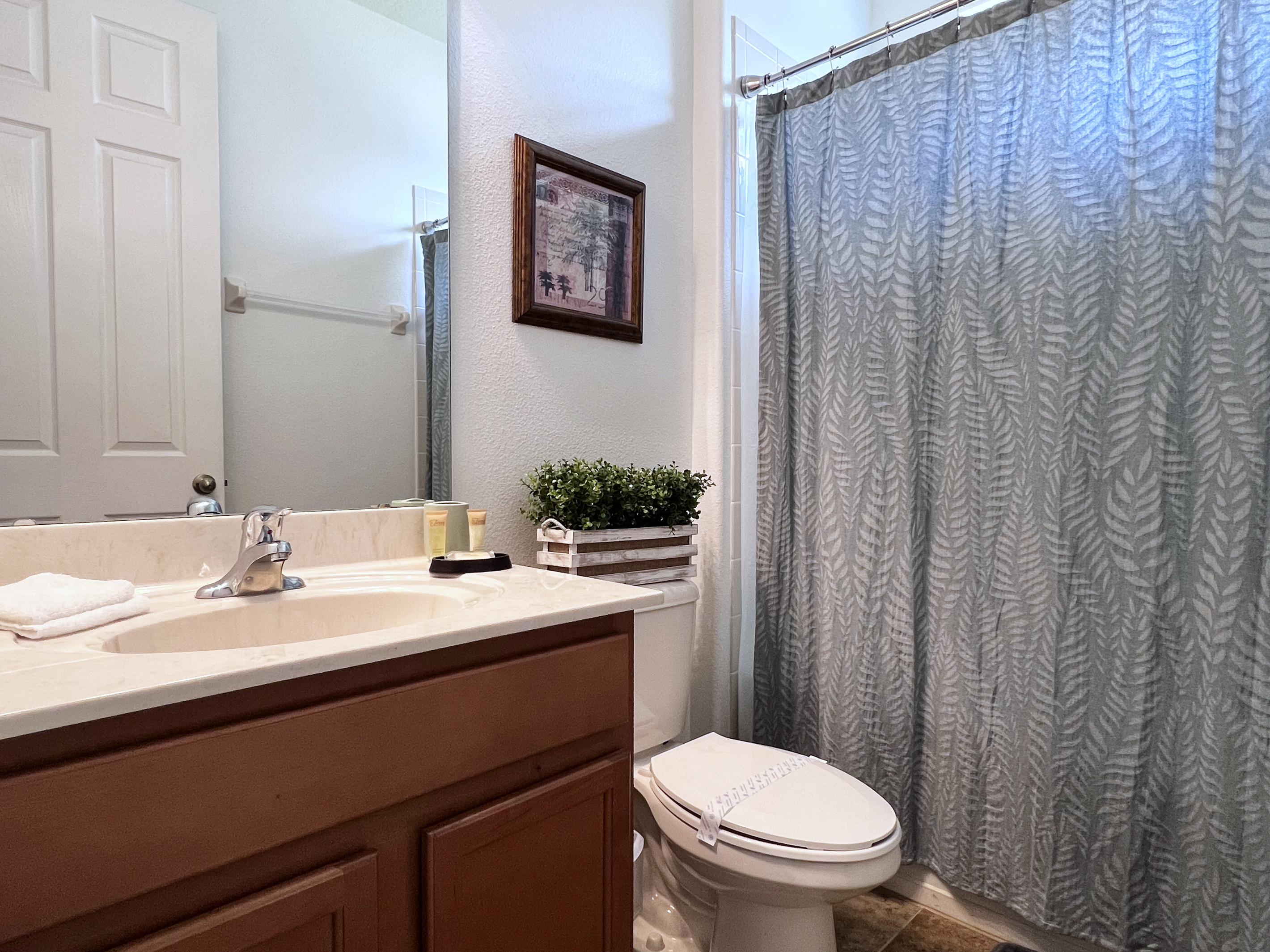 Queen Ensuite Bathroom