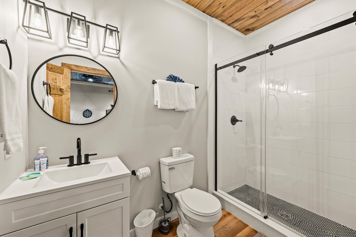 Fresh white towels and a starter set of toiletries provided in every bathroom.