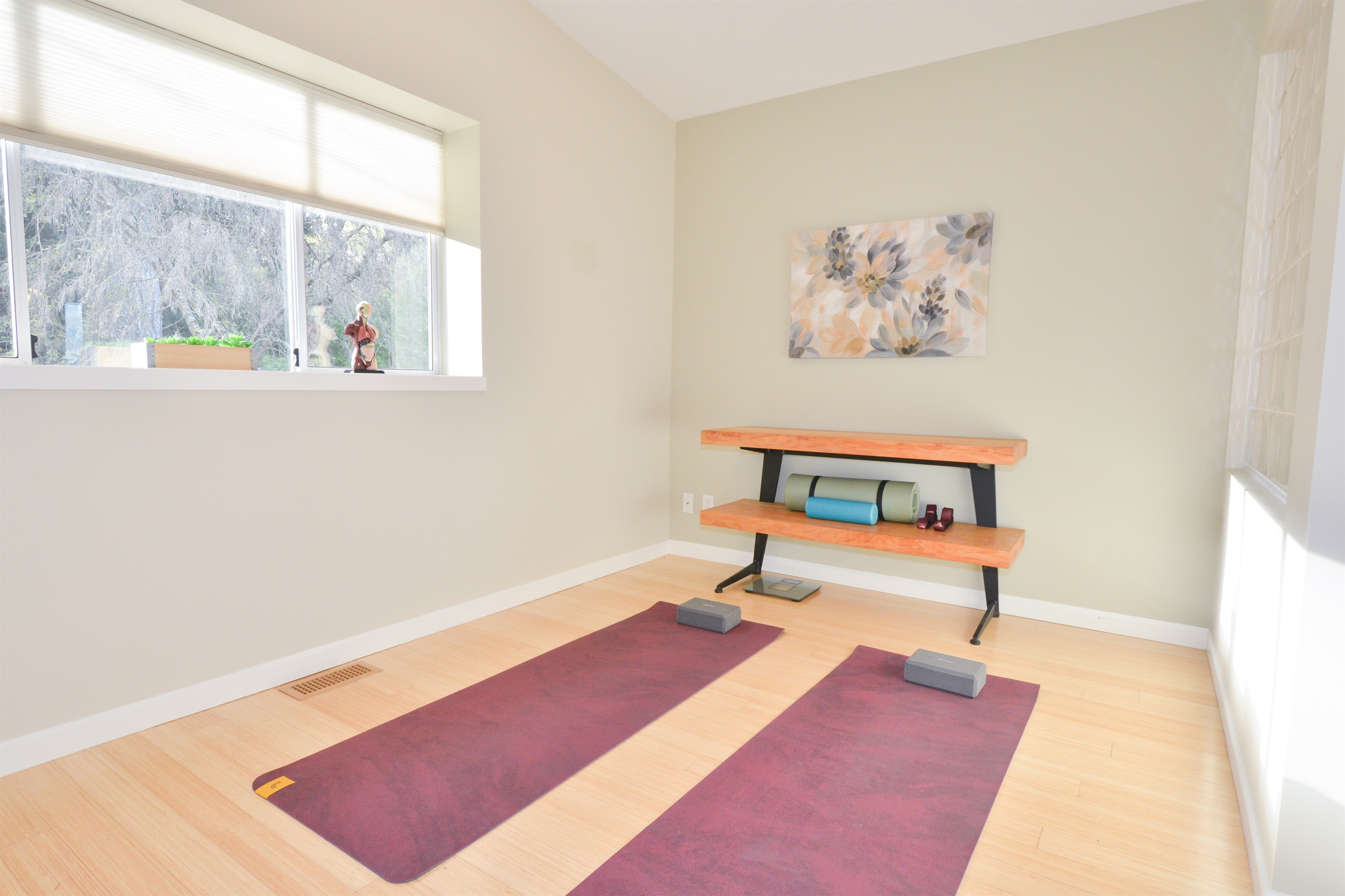 Bonus yoga/meditation nook off master bedroom