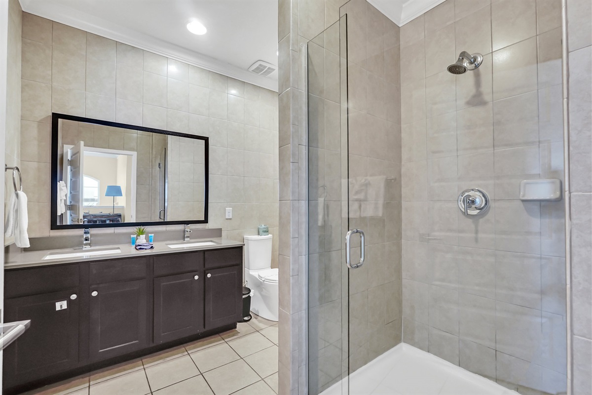 Guest bath with double vanity