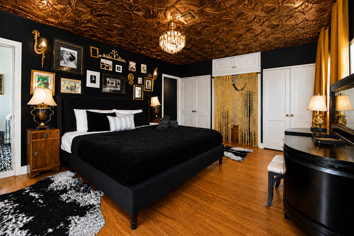 20s room - A bold, stylish suite with vintage charm and a statement ceiling&mdash;perfect for a memorable stay.