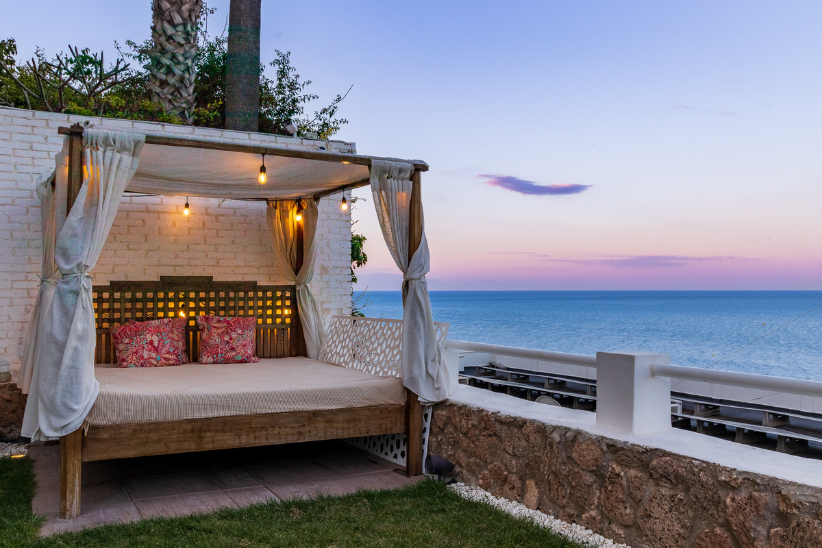Sunset daybed corner overlooking the sea