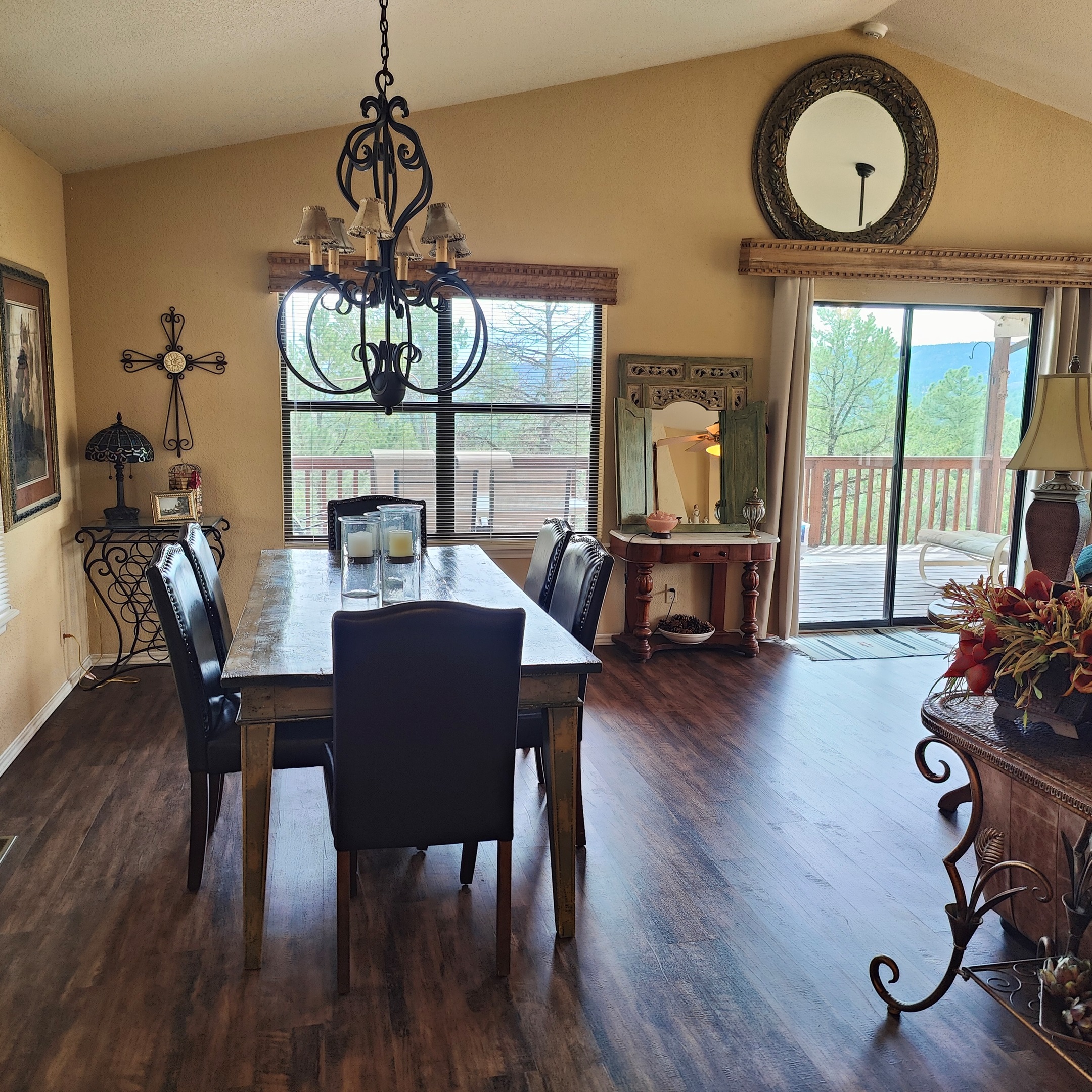Dining room with plenty of room for six