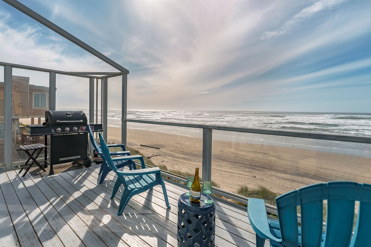 It is a beachfront deck that is enjoyable in the late afternoon with a great view of the beach. Great for outdoor talks and bbq party! 