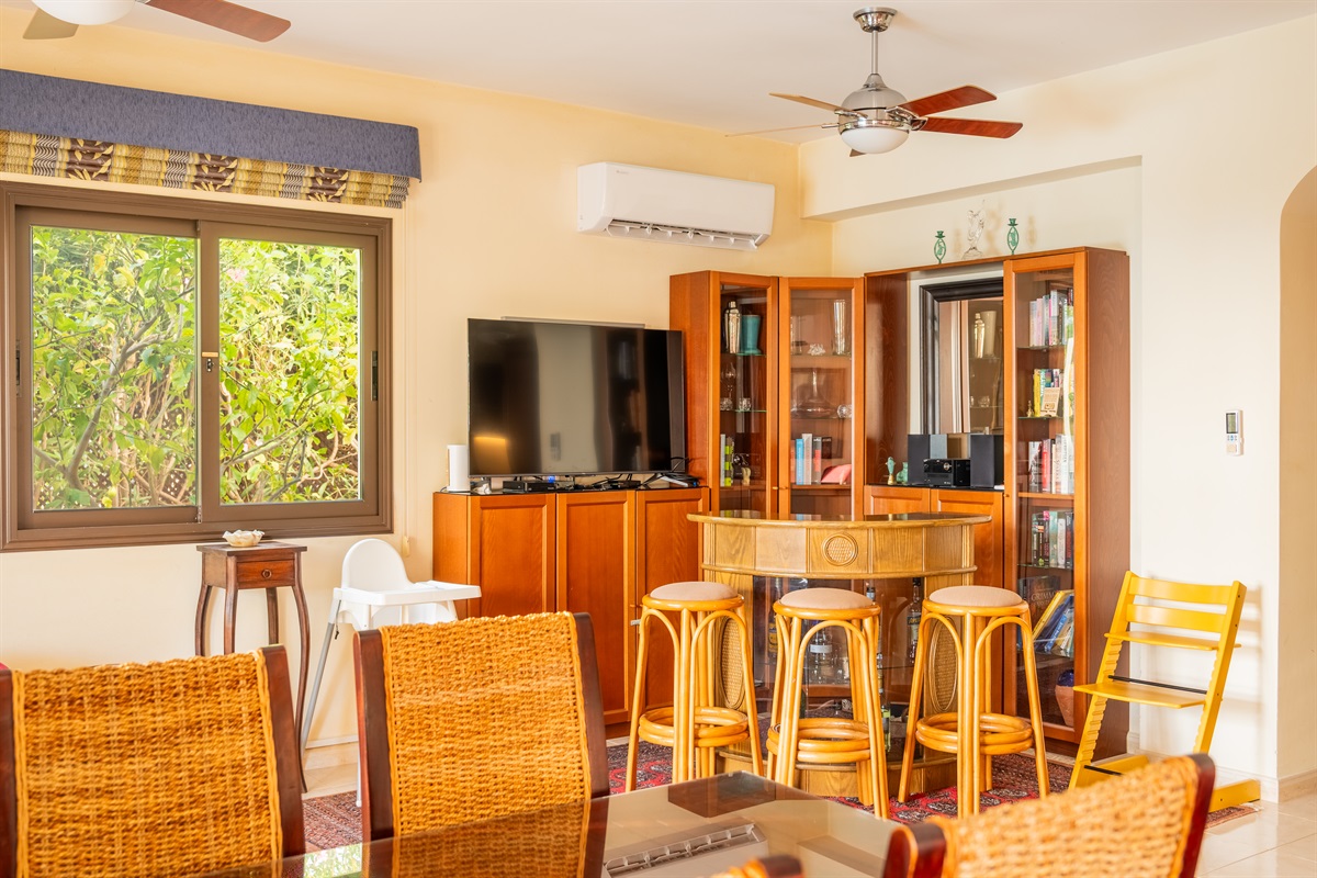 Help yourself to a drink from the well-stocked bar—guests are kindly asked to replace what they enjoy to keep the bar ready for everyone.