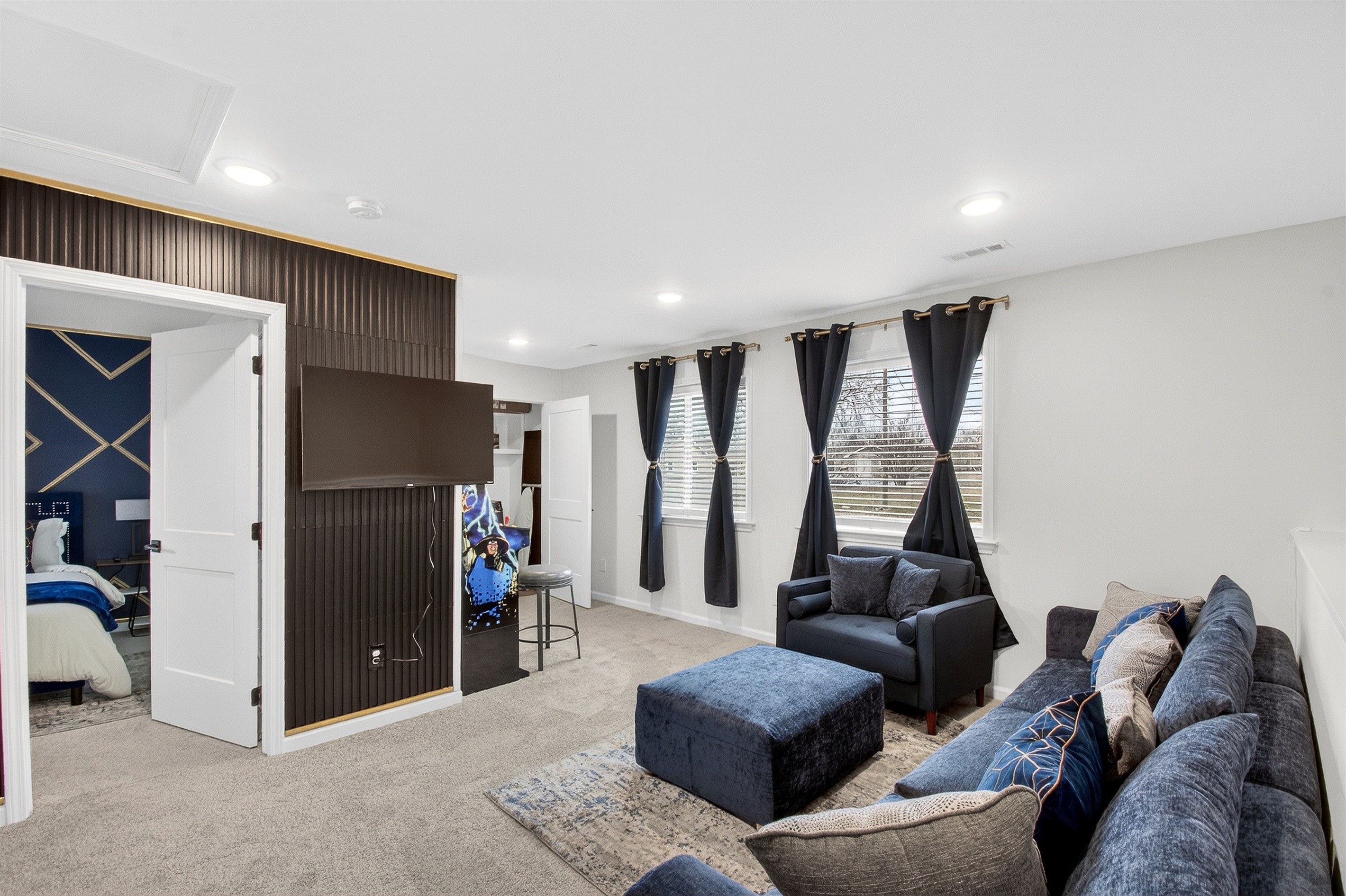 2nd floor family room/game area