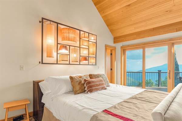 BR1: Primary bedroom on main level with king bed, seating area, gas fireplace