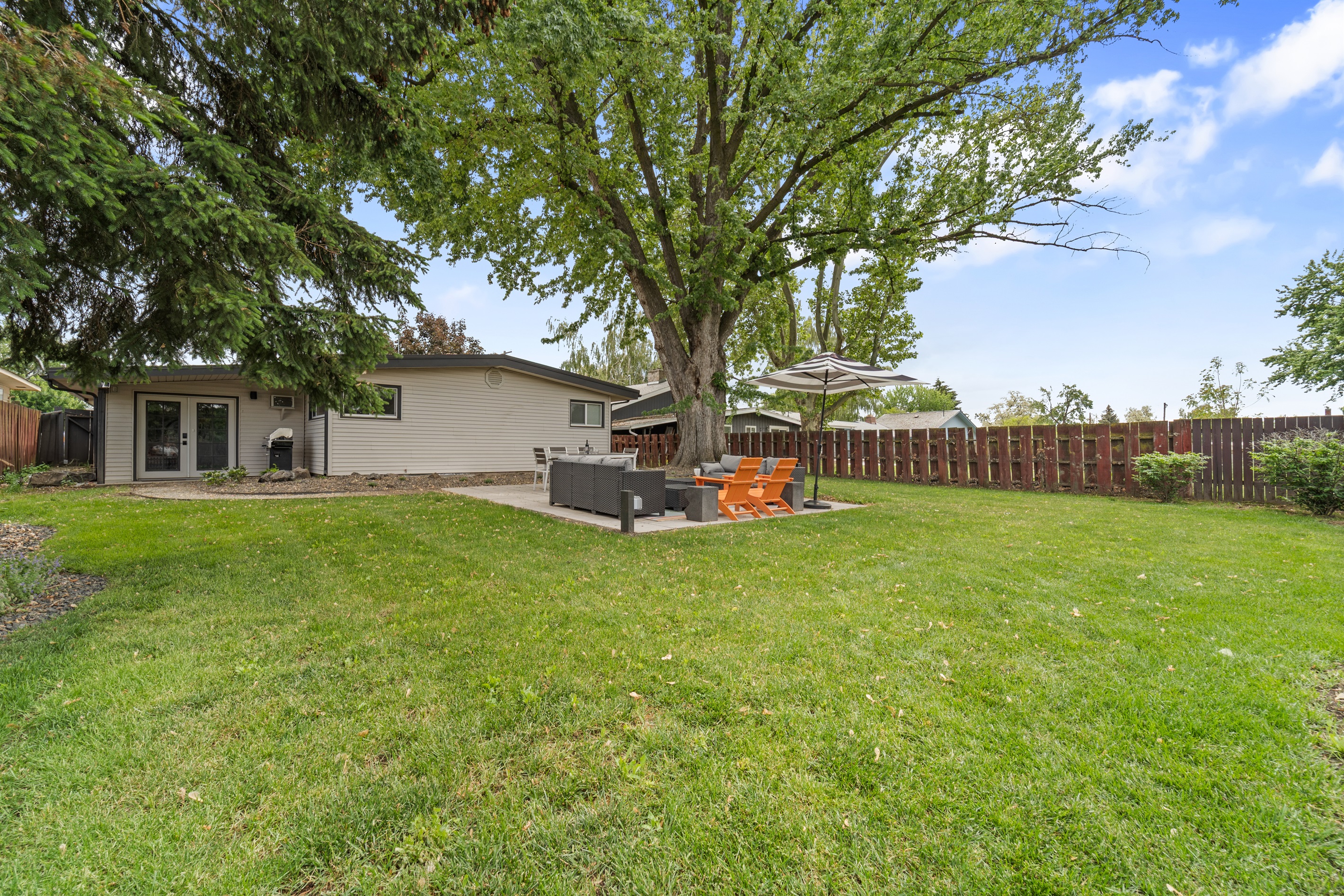 Expansive, large landscaped & fully fenced yard. 