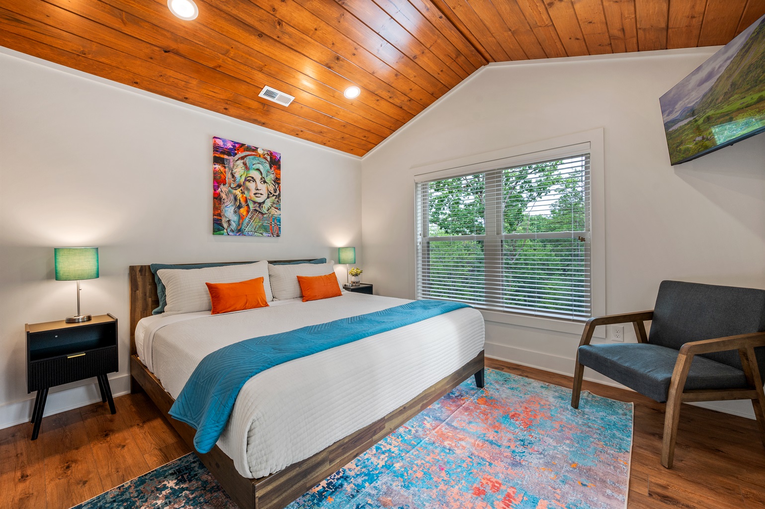 Retreat upstairs to your own private en suite. After an adventurous day, relax and wind down, watch TV, or just catch some rest in your own space. 
