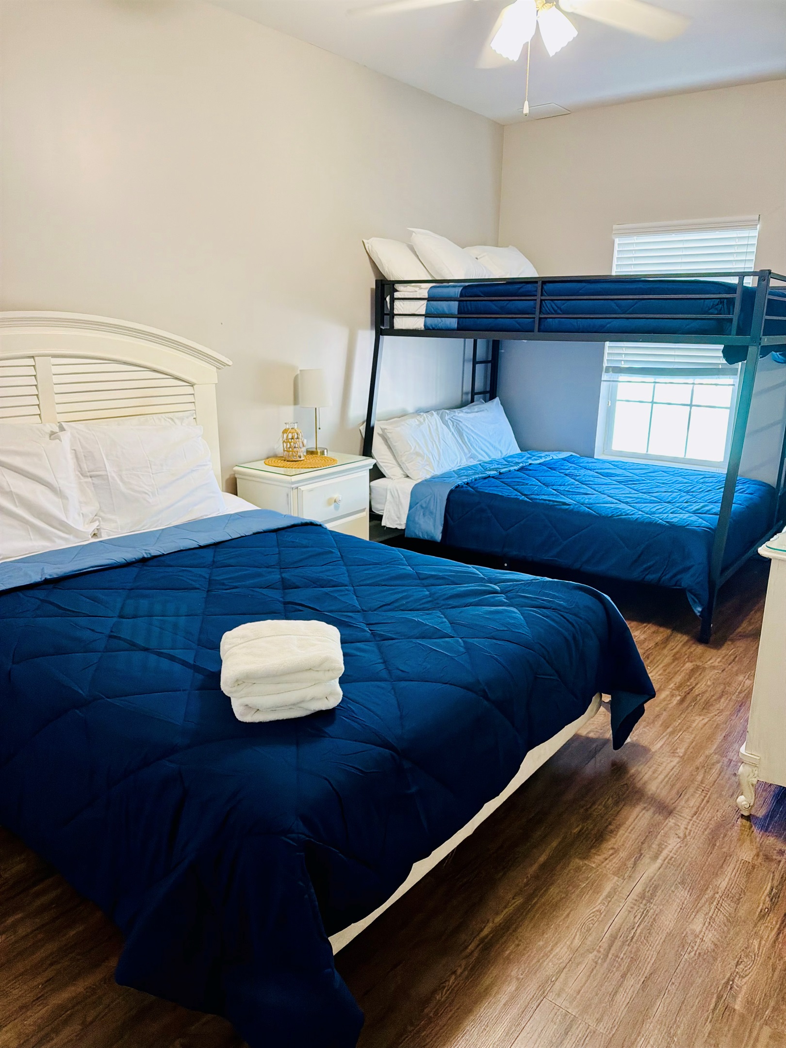 Upstairs kids bedroom with a Queen Bed + a bunk bed with a queen bed on bottom and full bed on top