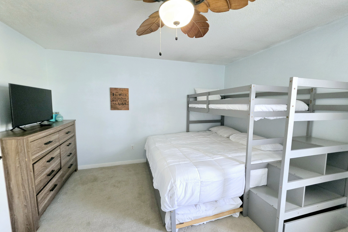 Nest side – Bunk room: king bed below, twin above, twin trundle