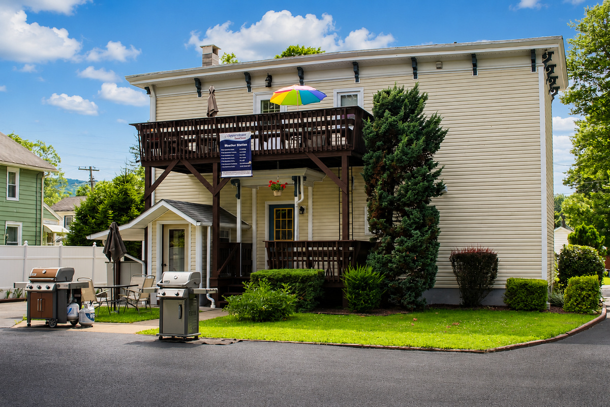 Dugout Efficiency 2 is located less than 3 miles from All-Star Village, close to downtown shopping and dining, and only 20 minutes to Cooperstown Dreams Park