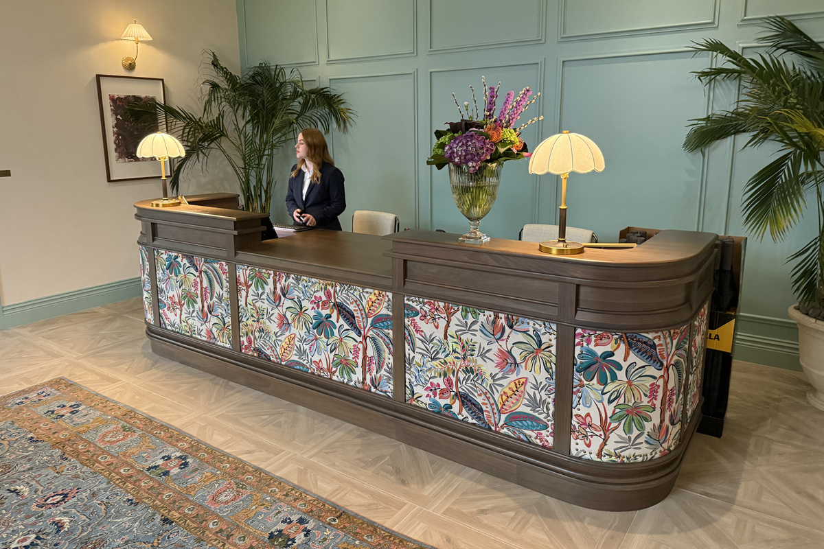 Arrive to a true hotel welcome - a concierge-staffed lobby with fresh florals and around-the-clock service.