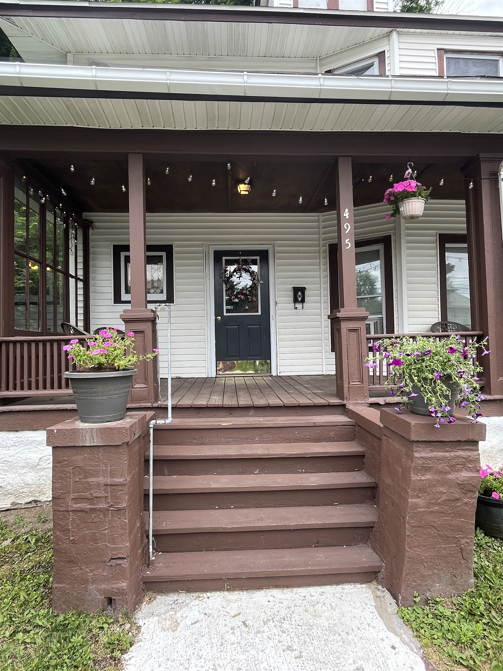 495 Main porch