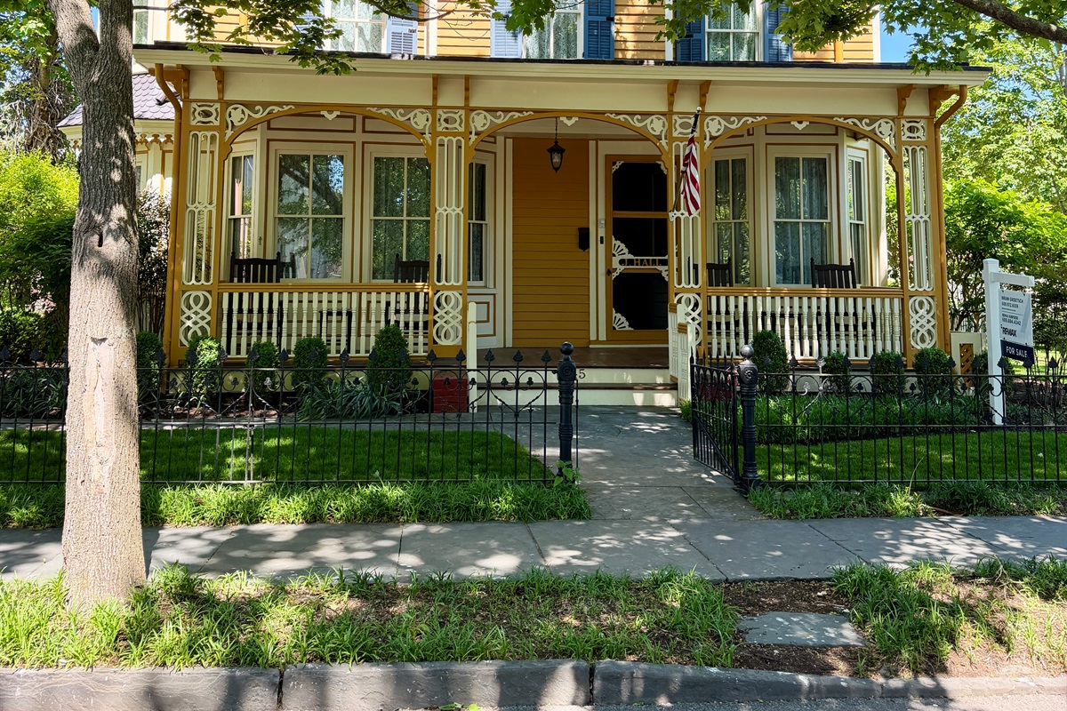 In the heart of Cape May’s historic district. Just steps from Washington Mall, beaches, and restaurants 