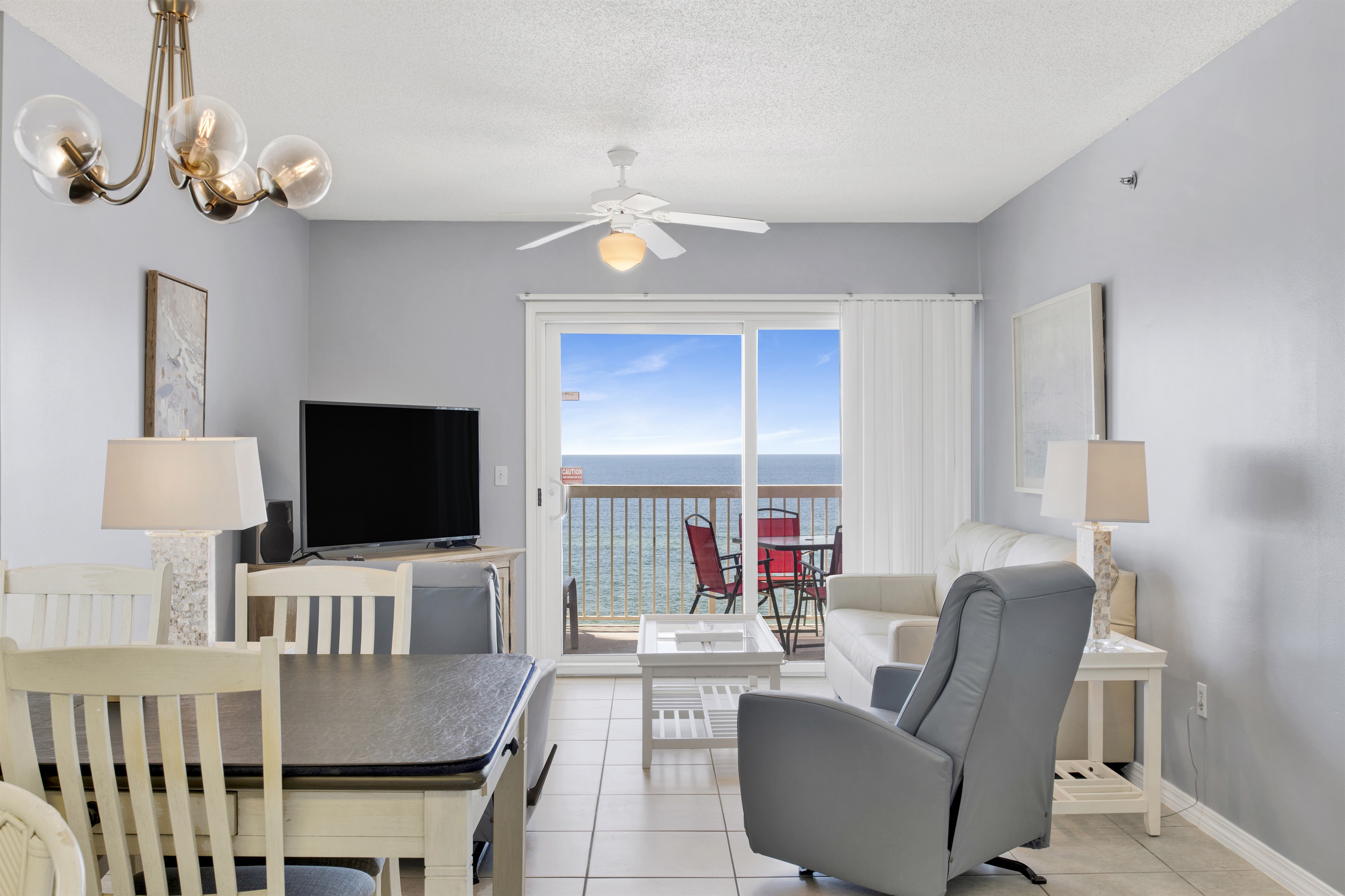 Dining room area with a view!