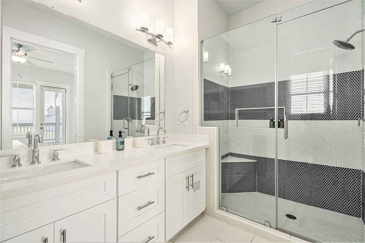 dd5dcb66126a410cbef9298bb00fe7f4 Large | Beachhouse | Texas | TX | Vacation Homes | Galveston | Crystal Beach | Kokomo | Breezy Days | Beachfront Elegance | Sunrise Serenity | Southern Sands Property Management, LLC