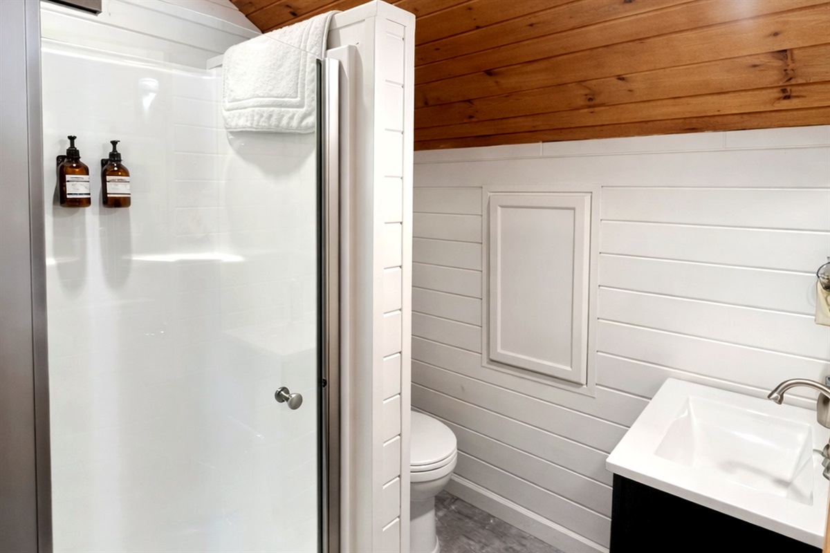 Modern finishes and a fresh, inviting feel make it an easy, comfortable space to start or end your day.