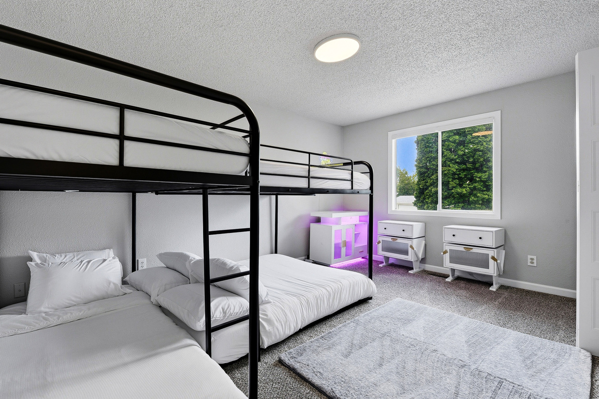 Bunk room - twin over twin bunk and full over full bunk. Top bunks are for children only. Bedding only provided for bottom bunks. If you wish to use top bunks please bring twin or full sheets or sleeping bags