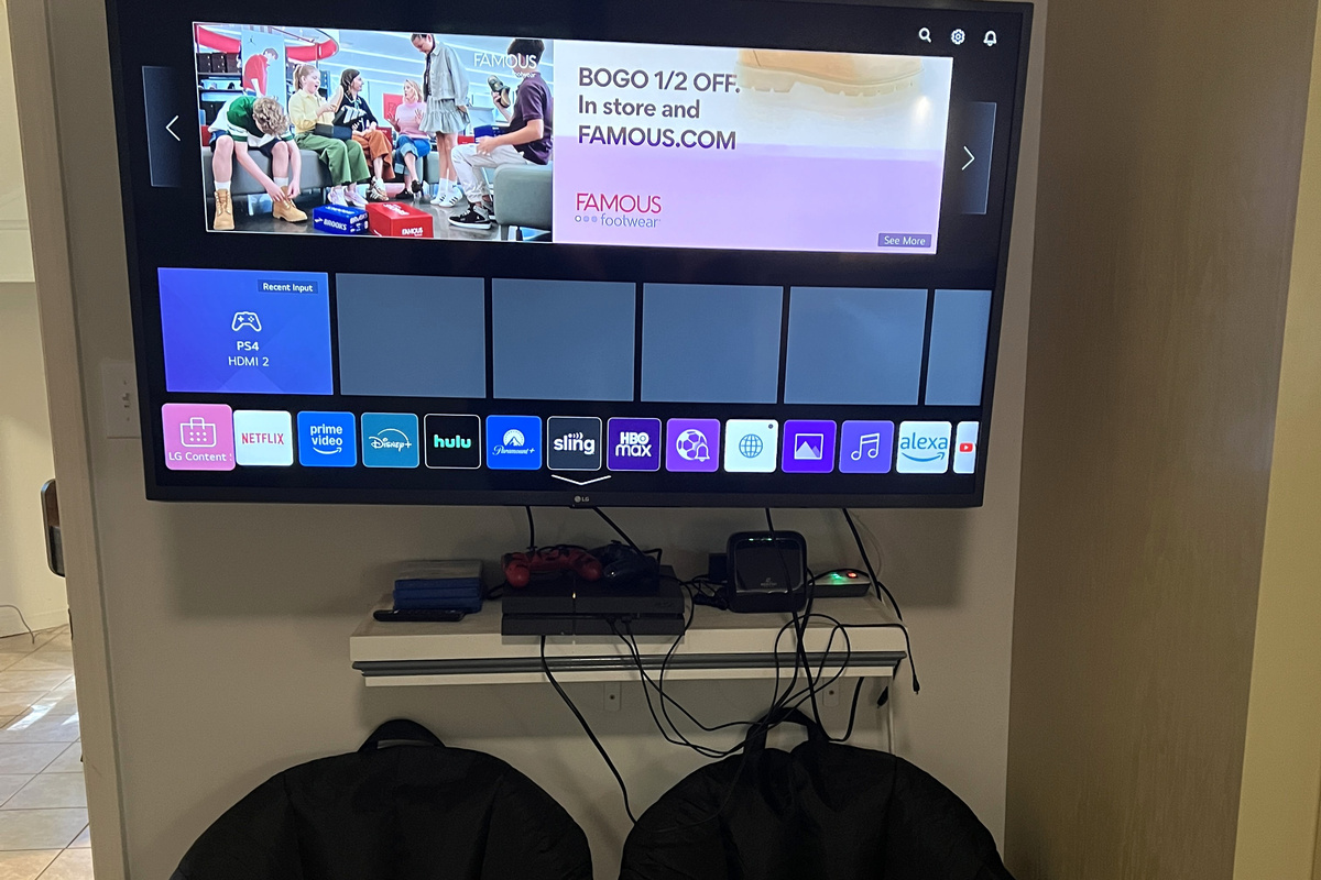 Kids Room Smart TV with PS4