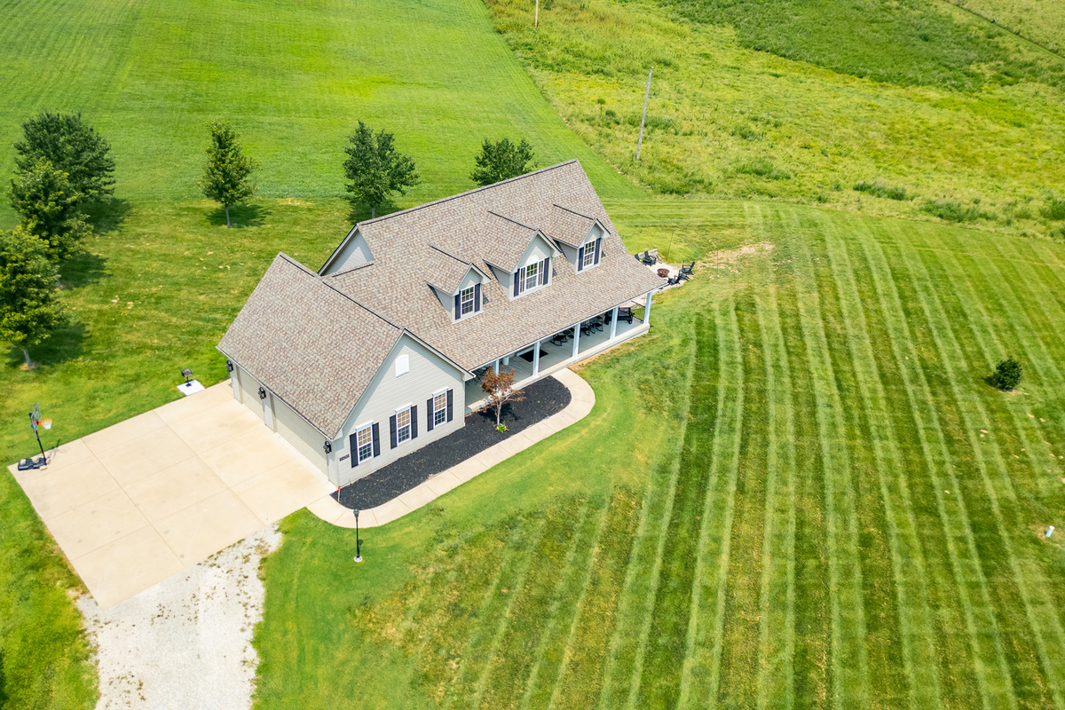 Peaceful and private. Tucked between Eureka and Pacific, this is your perfect Missouri escape.