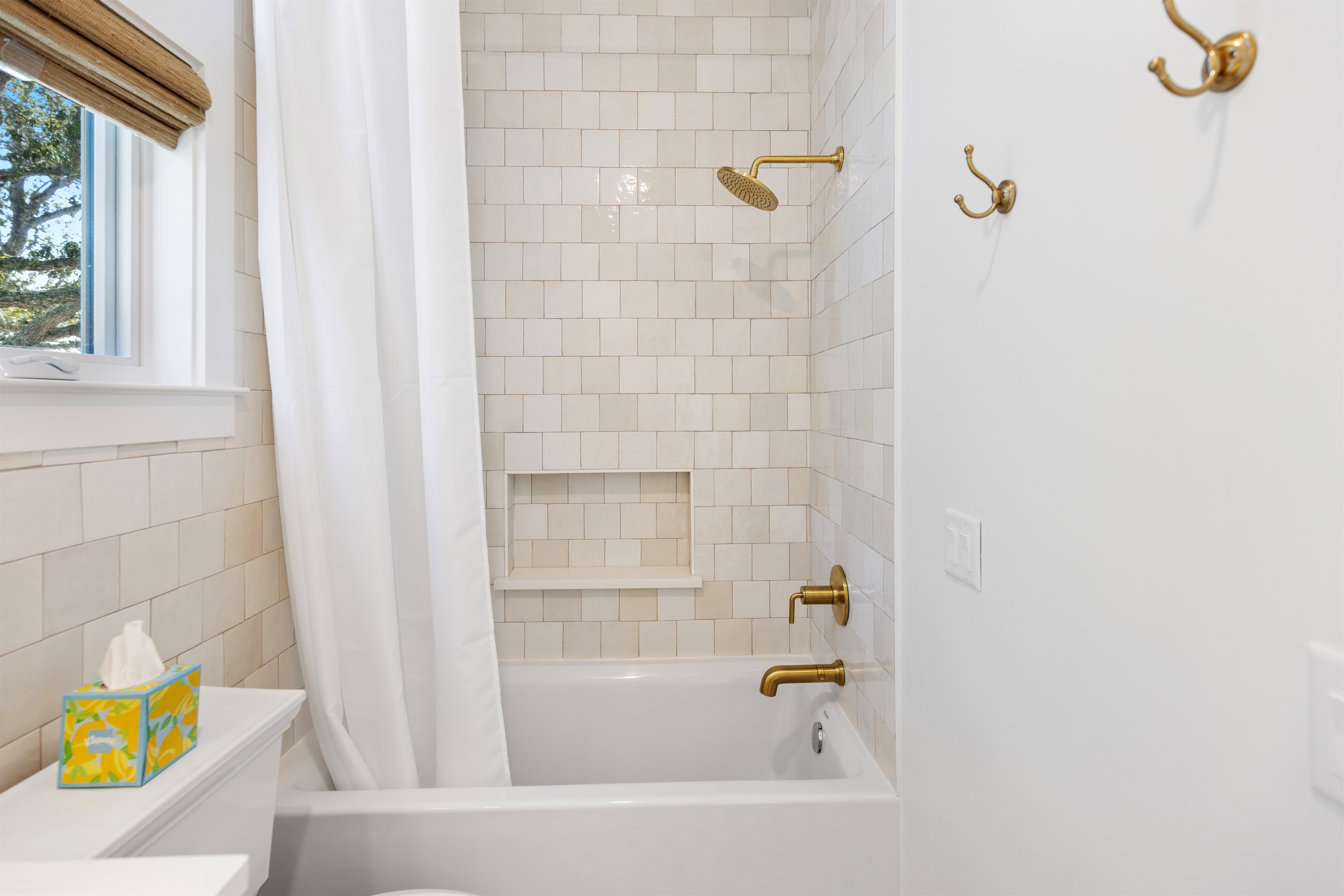 1st Floor Full Bathroom